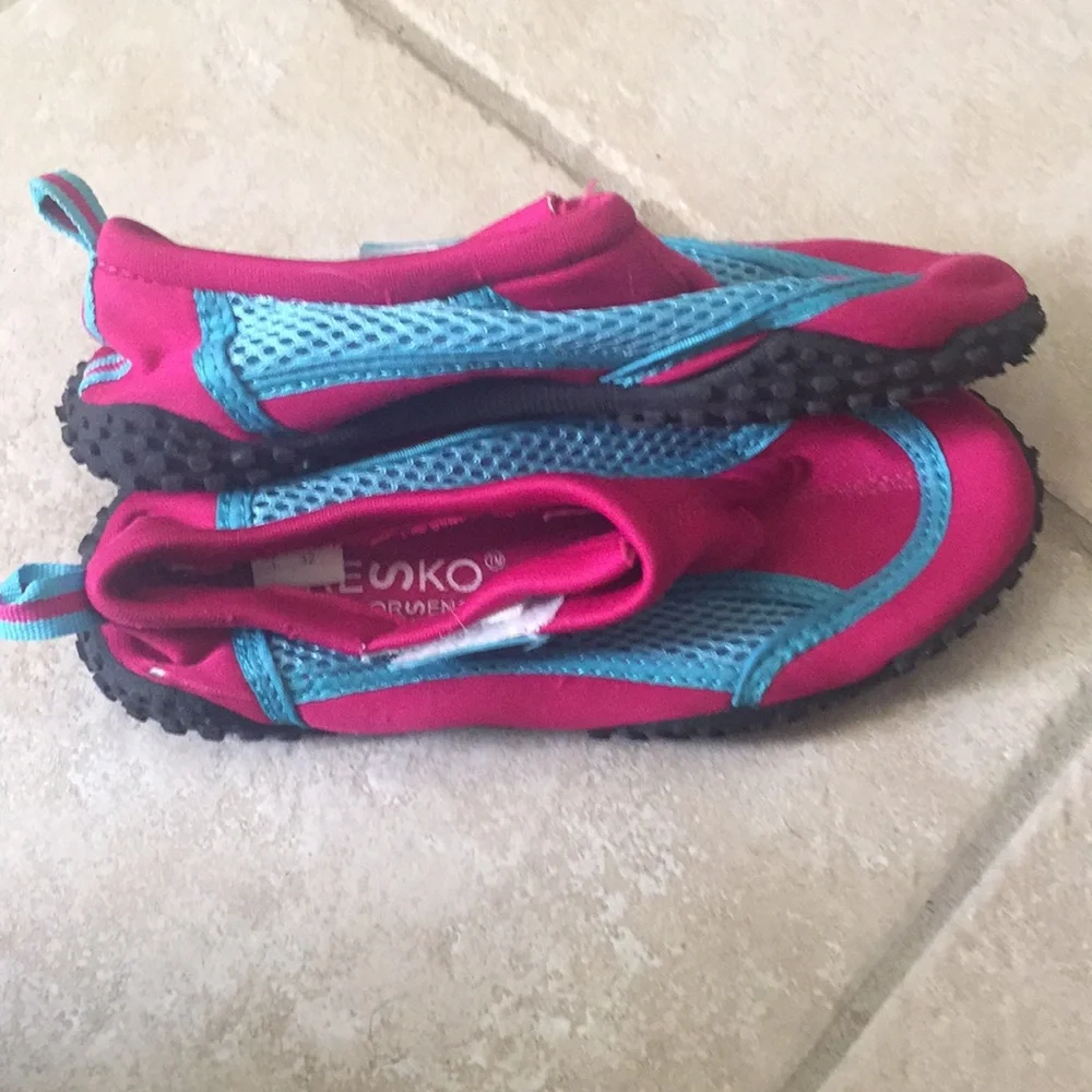 Fresko Water Shoes Size 1 Teal & Pink